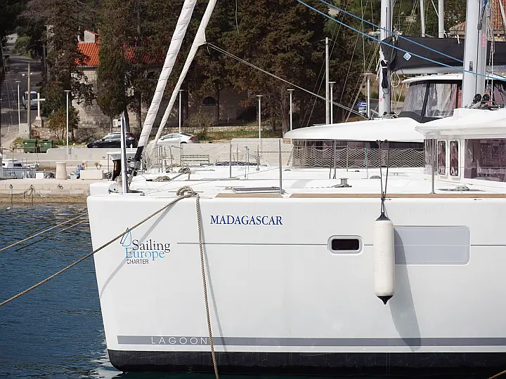 Lagoon 450 - Exterior (photo taken 2019)