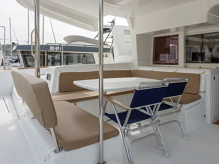 Lagoon 450 - Exterior - deck (photo taken 2019)