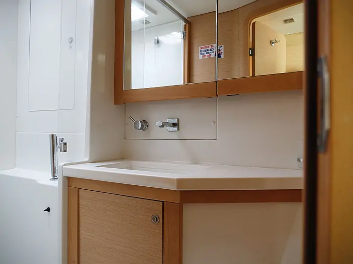 Lagoon 450 - Interior - shower (photo taken 2019)