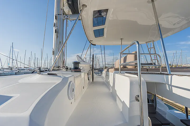 Lagoon 50 (6 cabs) -  Skippered - 