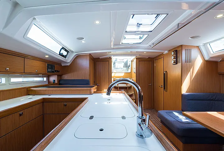 Bavaria Cruiser 56 - 