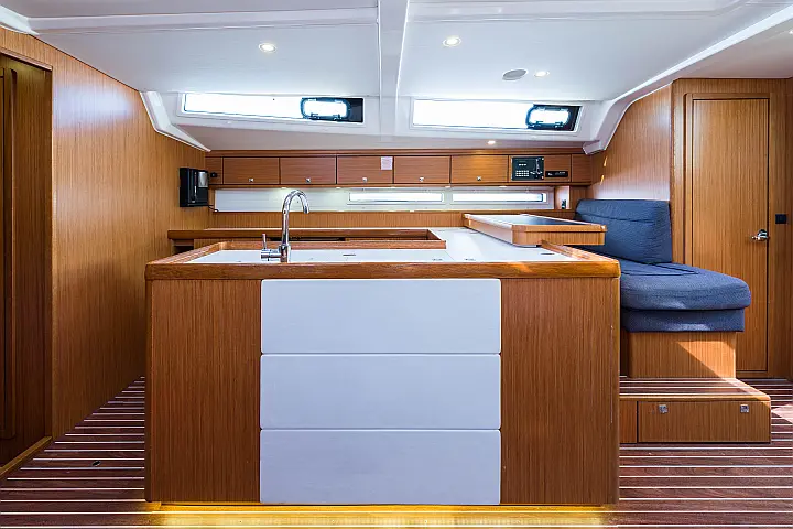 Bavaria Cruiser 56 - 