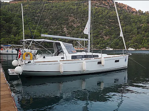 Beneteau Oceanis 38.1