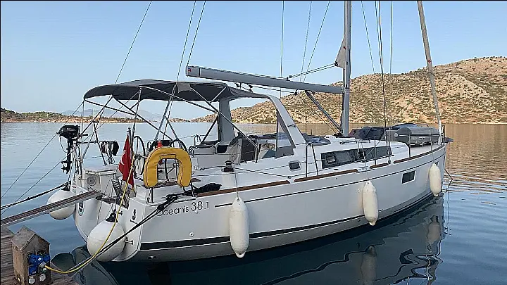 Beneteau Oceanis 38.1 - 