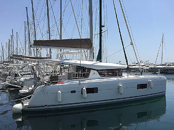 Lagoon 42