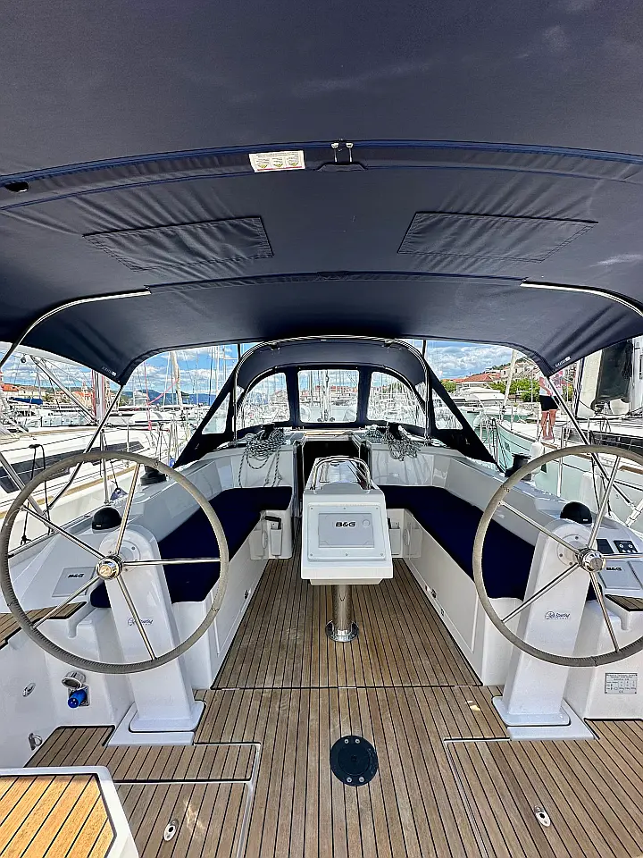 Bavaria C38 - 