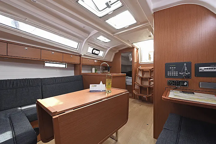 Bavaria Cruiser 37 - 