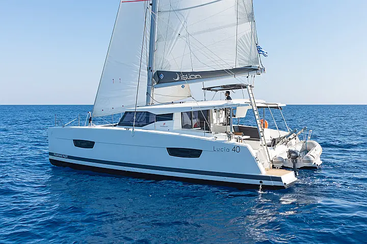 Lucia 40 AC & GEN - 