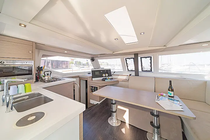 Lucia 40 AC & GEN - 