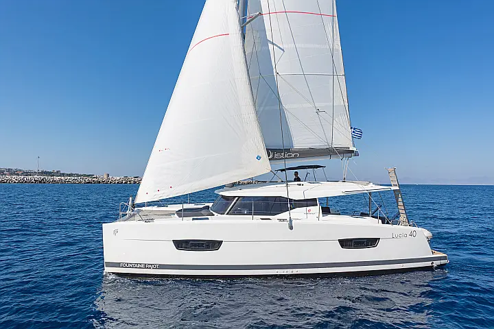 Lucia 40 AC & GEN - 