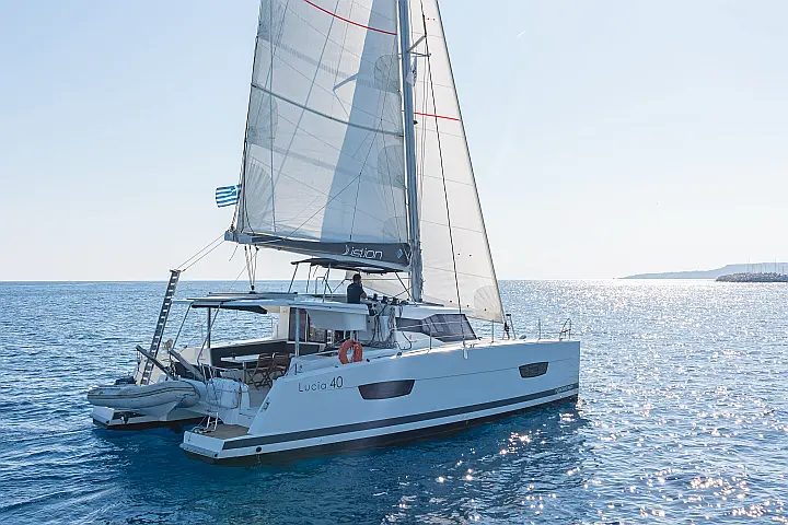 Lucia 40 AC & GEN - 