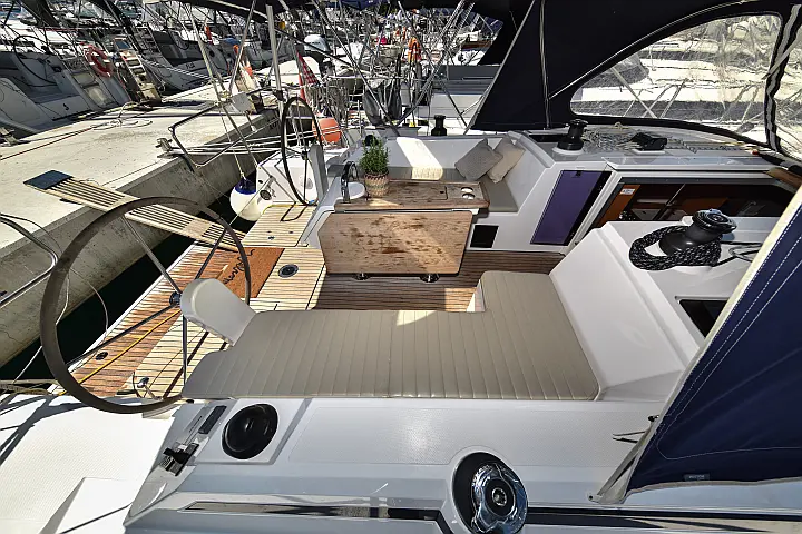 Bavaria C42 - 