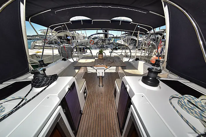 Bavaria C42 - 