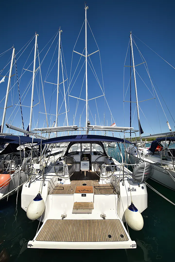 Bavaria C42 - 