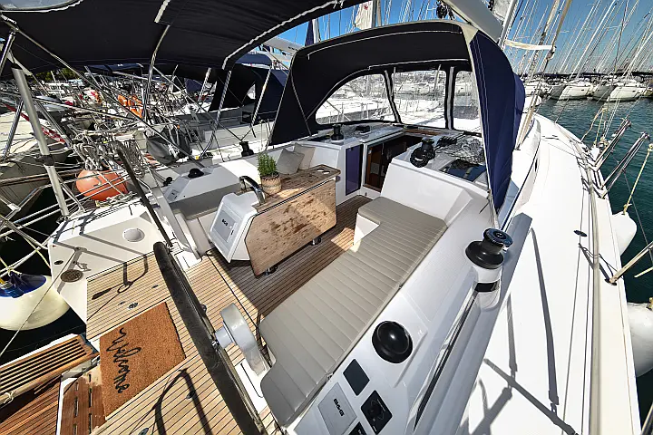 Bavaria C42 - 