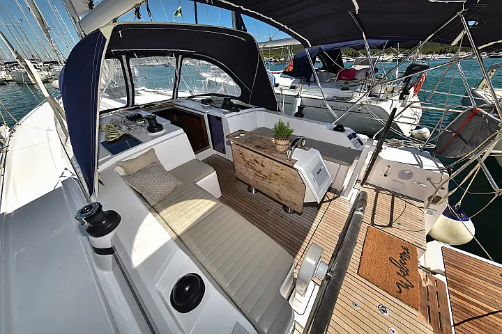 Bavaria C42 - 