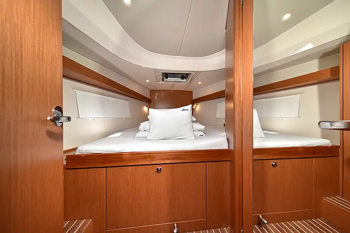 Bavaria C42 - 