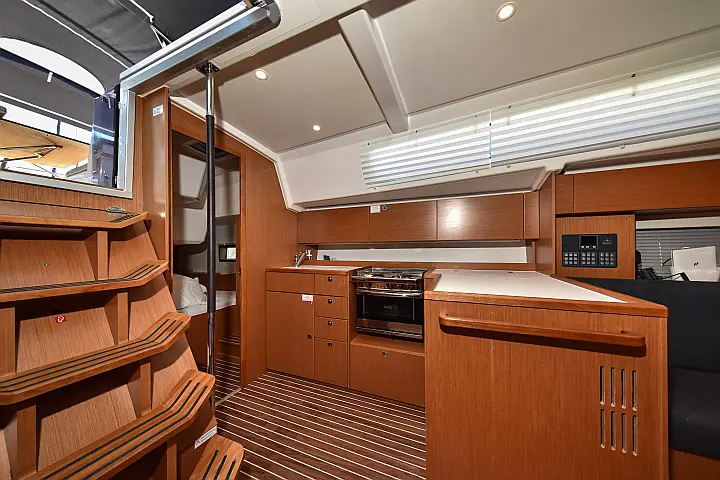 Bavaria C42 - 