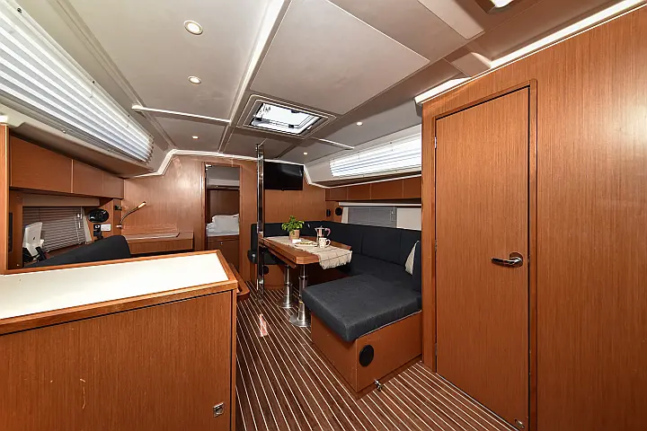 Bavaria C42 - 