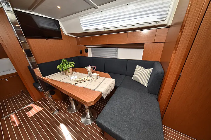 Bavaria C42 - 