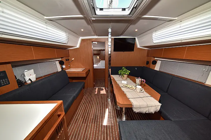 Bavaria C42 - 