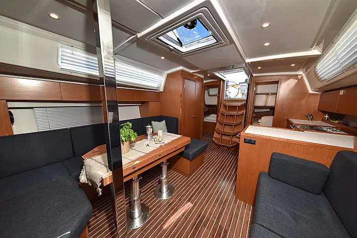 Bavaria C42 - 