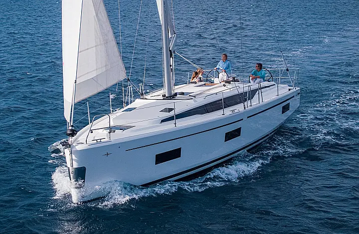 Bavaria C42 - 