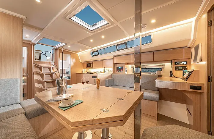 Bavaria C42 - 