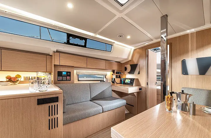 Bavaria C42 - 