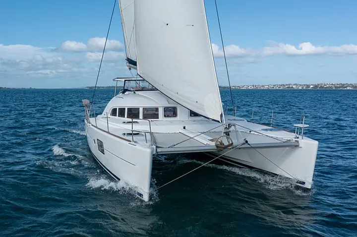 Lagoon 380 Owner - 