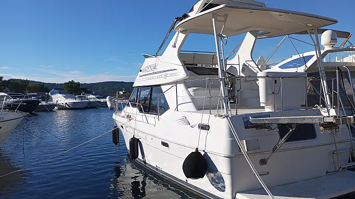 Bayliner 3587 - 