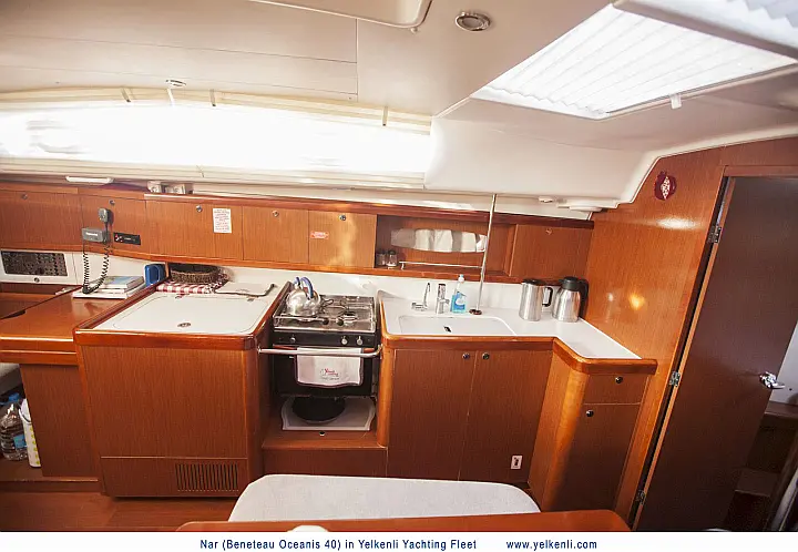 Oceanis 40 - Galley