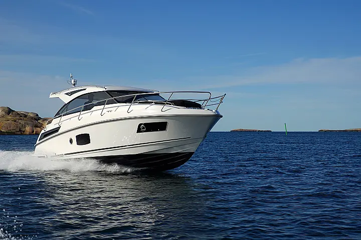 Grandezza 34 OC - bow exterior