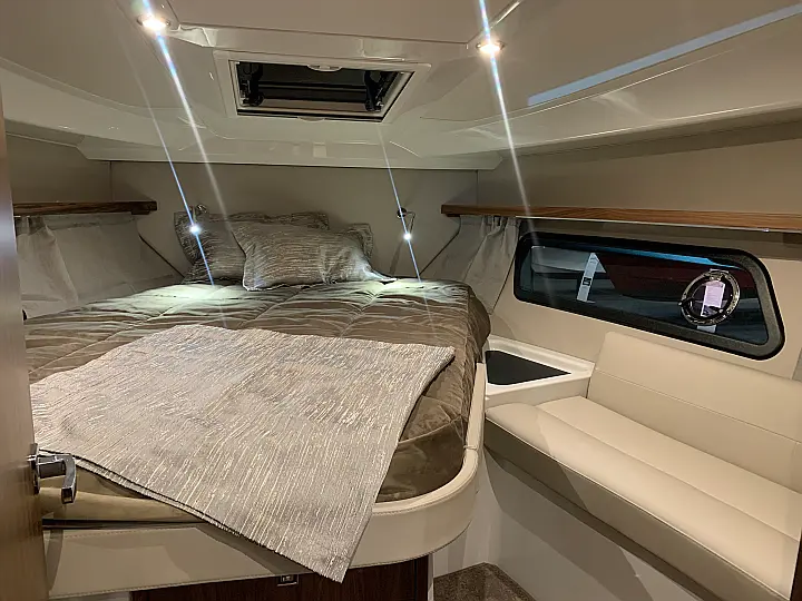 Grandezza 34 OC - forward cabin