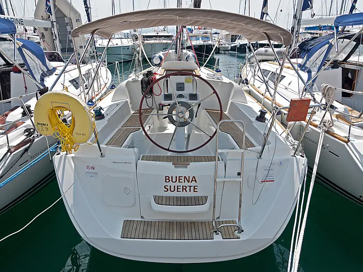 Sun Odyssey 33i - exterior