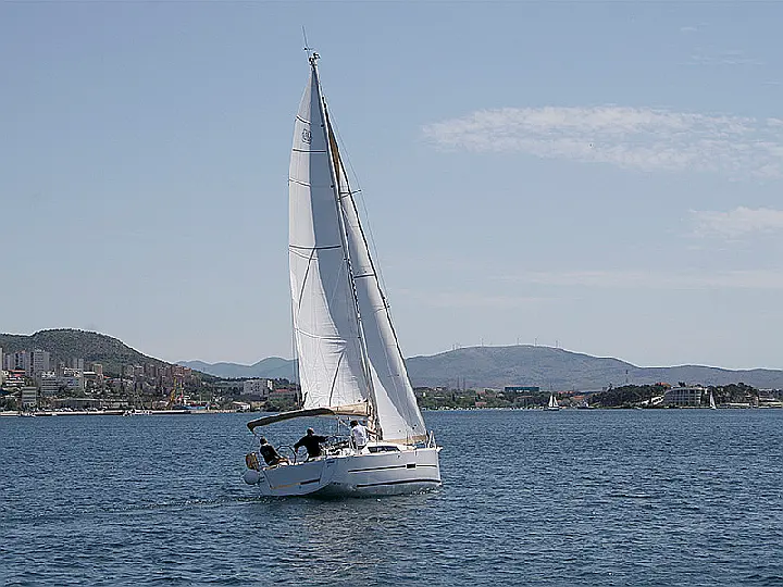 Dufour 350 GL - Dufour 350 exterior