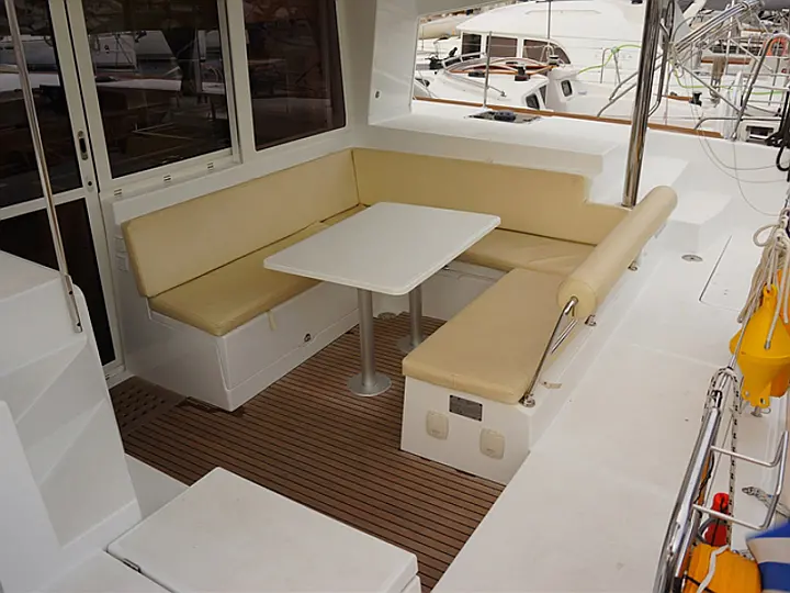 Lagoon 400 S2 - exterior