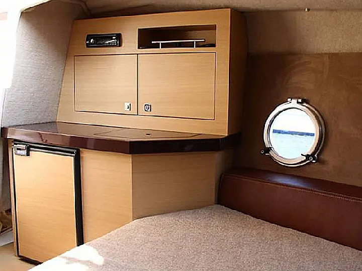 Sessa Marine S26 - interior