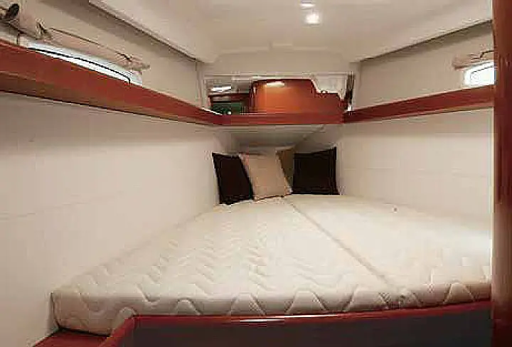 Oceanis 40 - Front Cabin