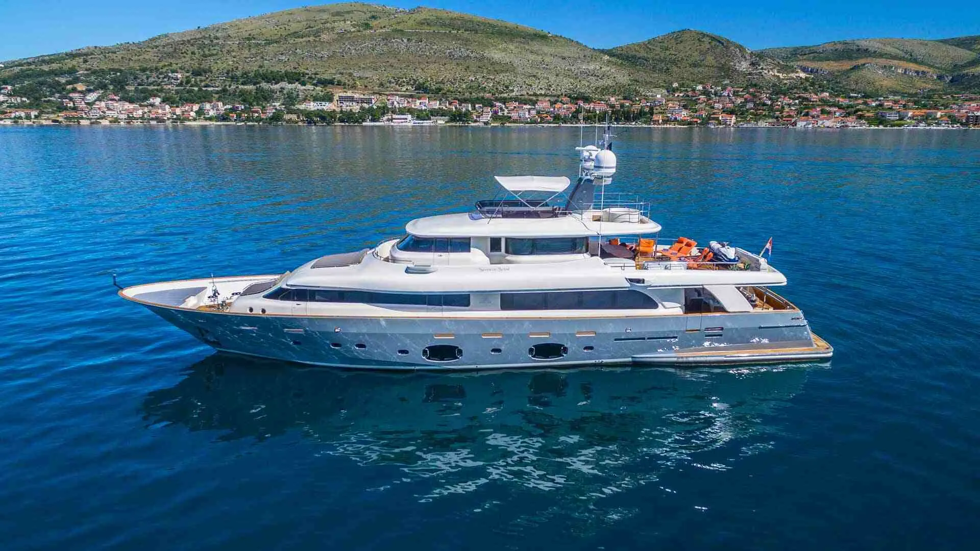 Seventh Sense | Navetta 33 | 5-Cabin Luxury Motor Yacht | Croatia Charter | Booktheboat 