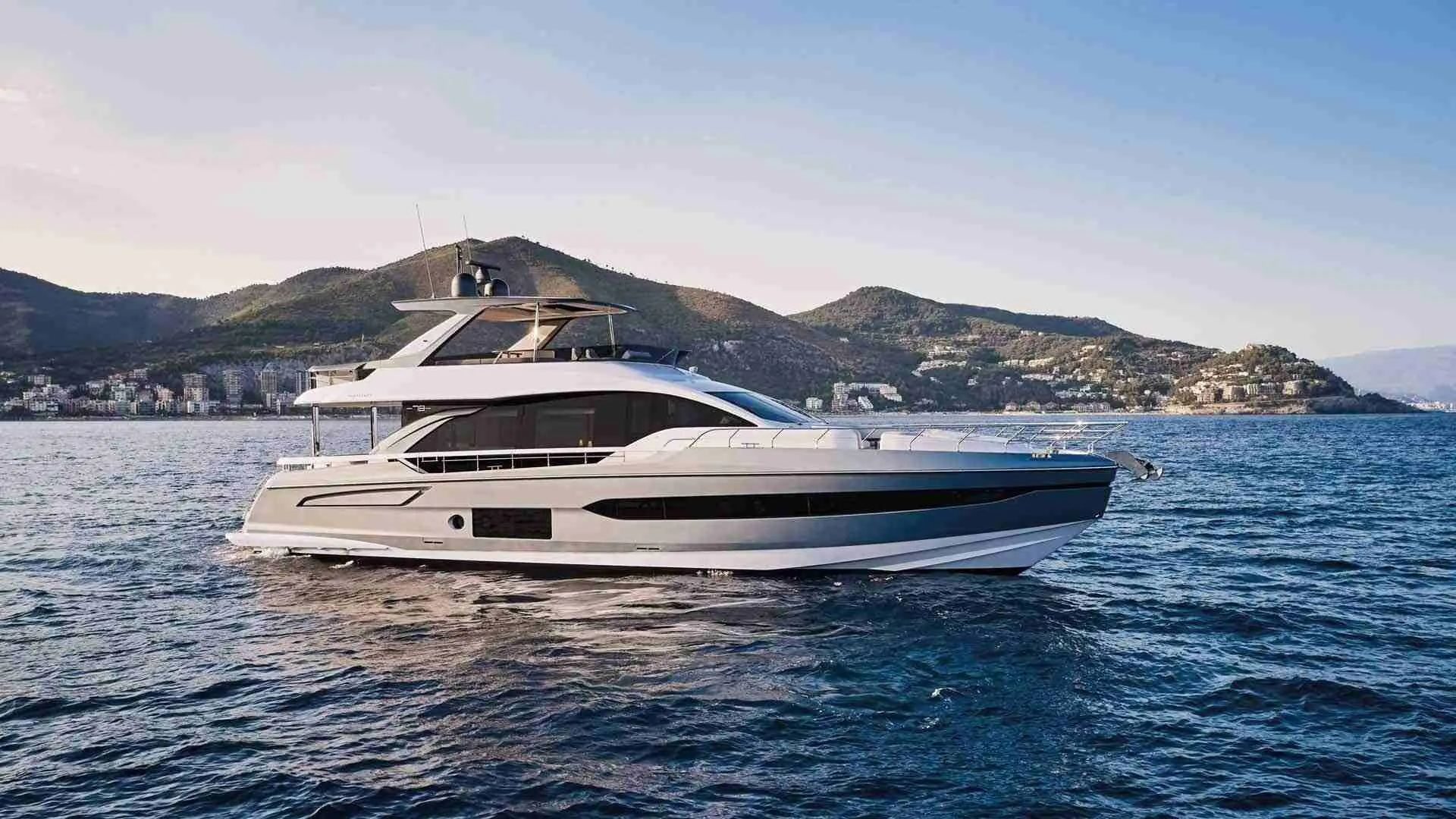 Prewi | Azimut 78 Fly | 4-Cabin Luxury Motor Yacht | Croatia Charter | Booktheboat 