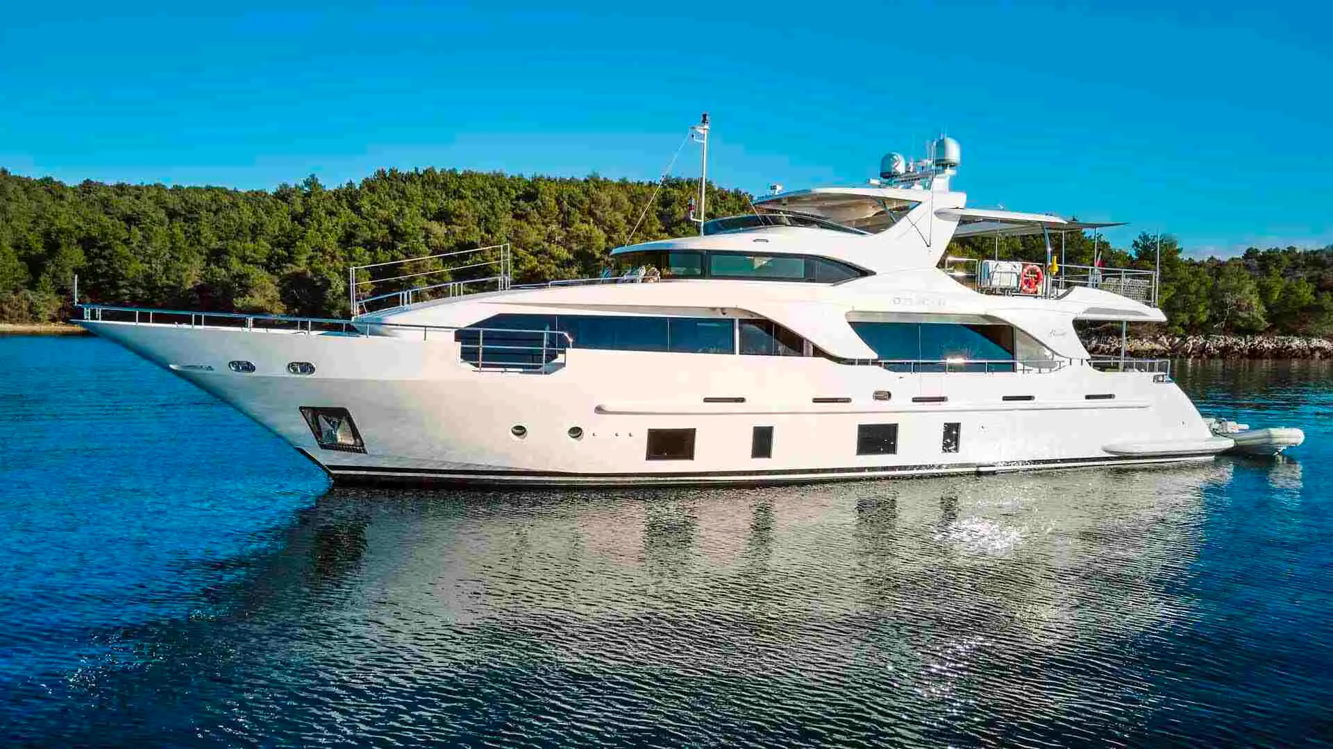 Ocean Drive | Benetti Delfino | 5-Cabin Luxury Motor Yacht | Croatia Charter | Booktheboat 