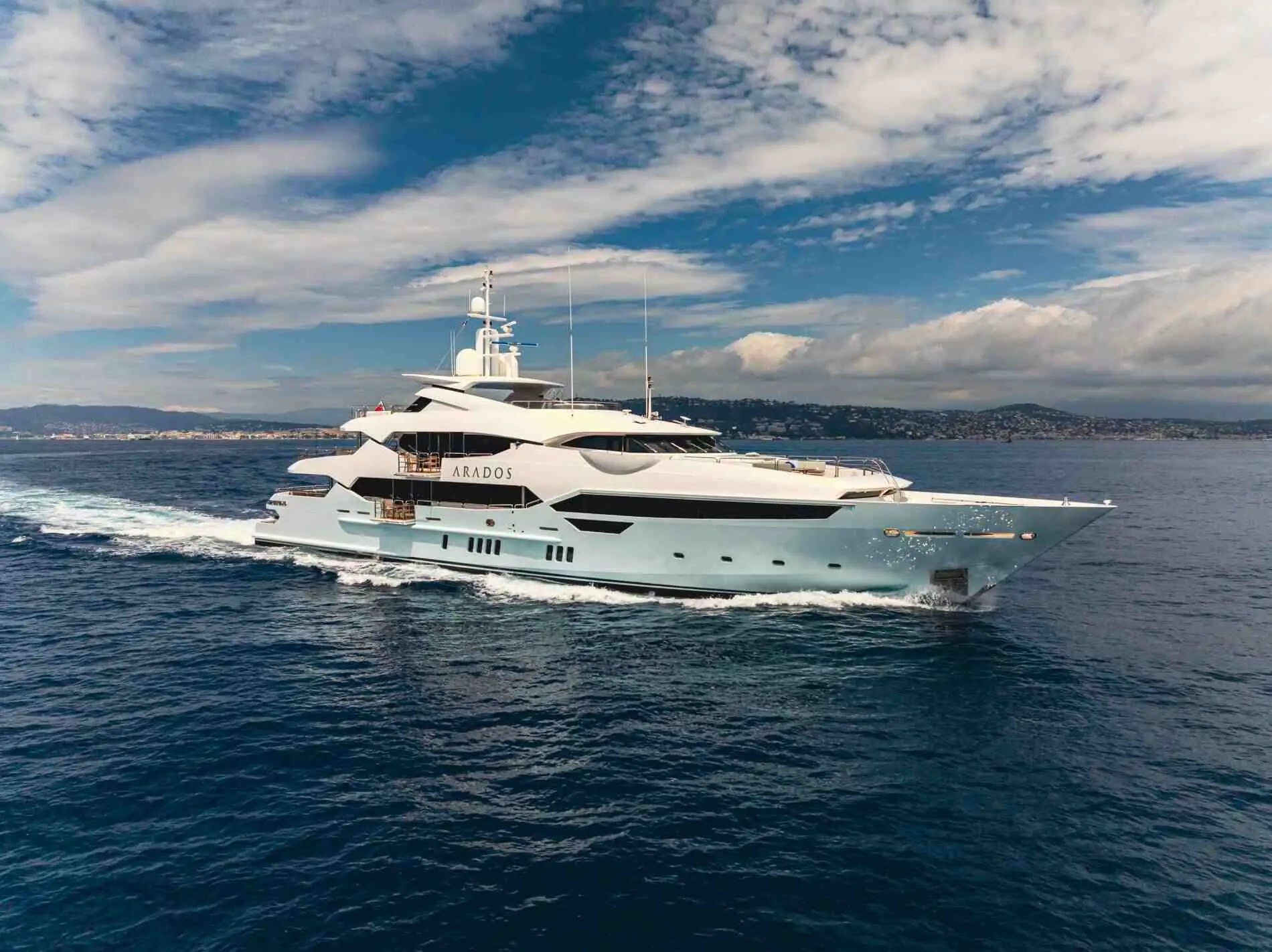 Arados | Sunseeker | 5-Cabin Luxury Motor Yacht | Mediterranean Charter | Booktheboat 